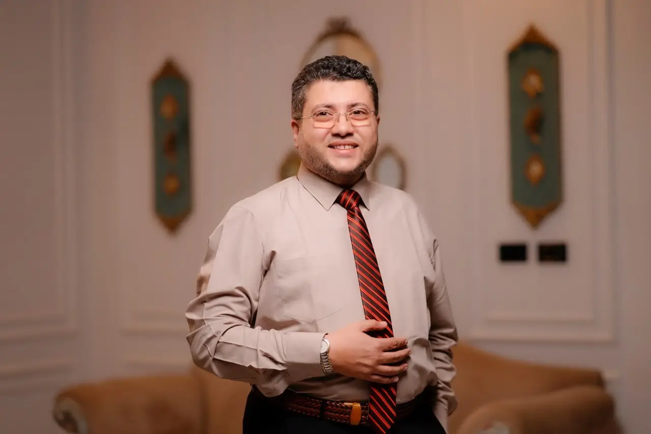 أ.د. هشام غريب أستاذ طب وجراحة العيون بجامعة عين شمس
